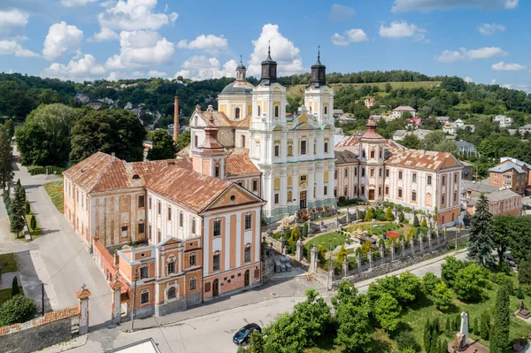 Ukrayna Nın Ternopil Bölgesindeki Kremenets Kasabasındaki Eski Giysisi Koleji Manastırı — Stok fotoğraf