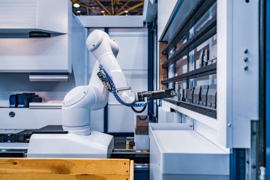 Robotik Kol üretimi modern endüstriyel teknolojiyi temsil ediyor. Otomatik üretim hücresi.