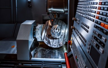 Metal işleme Cnc freze tezgahı. Kesme metal modern işleme teknolojisi. Küçük derinlik-in tarla. -Zorlu koşullarında çekim otantik uyarı. Biraz tahıl ısırdı ve belki bulanık.