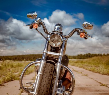 Motosiklet yolda.