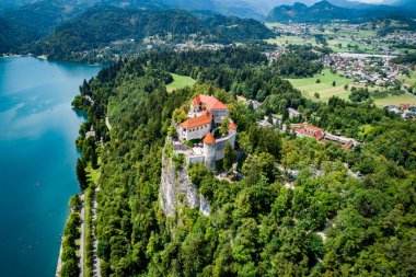 Slovenya - havadan görünümü resort Lake Bled.