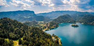 Slovenya - havadan görünümü resort Lake Bled.