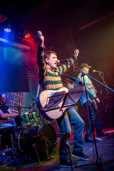 Bandet Uppträder Scenen Rock Musik Konsert Nattklubb Autentiska Skytte Med — Stockfoto