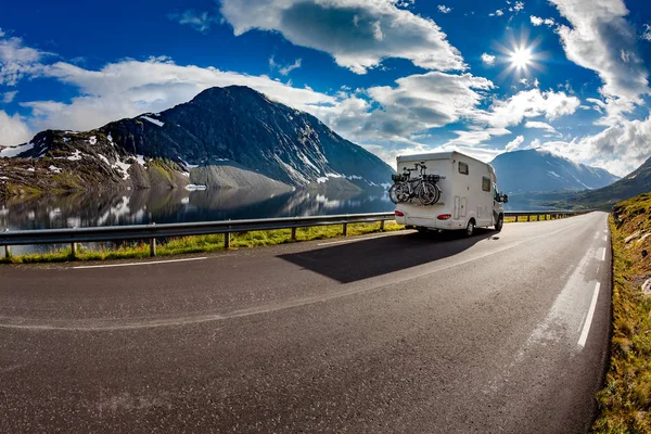 Familienurlaub Reisemobil Urlaubsreise Wohnmobil Caravan Auto Urlaub Schöne Natur Norwegen — Stockfoto