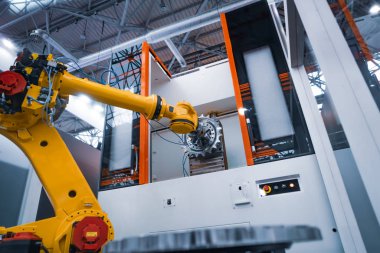 Robotik Kol üretimi modern endüstriyel teknolojiyi temsil ediyor. Otomatik üretim hücresi.