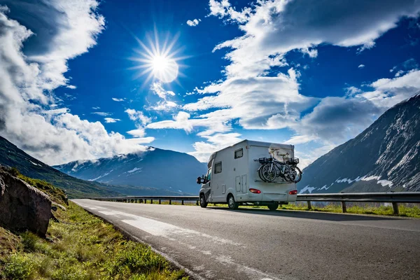 Vacaciones Familia Viaje Vacaciones Autocaravana Caravana Coche Vacaciones Hermosa Naturaleza — Foto de Stock