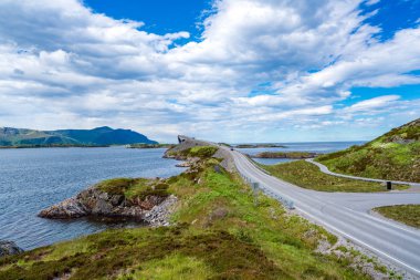 Norveç Atlantic Ocean Road veya Atlantik yol (Atlanterhavsveien) başlığı 