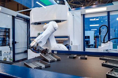 Robotik Kol üretimi modern endüstriyel teknolojiyi temsil ediyor. Otomatik üretim hücresi.