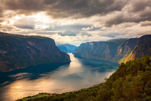 Piękne Natura Norwegia Krajobrazy Stegastein Poszukiwania — Zdjęcie stockowe
