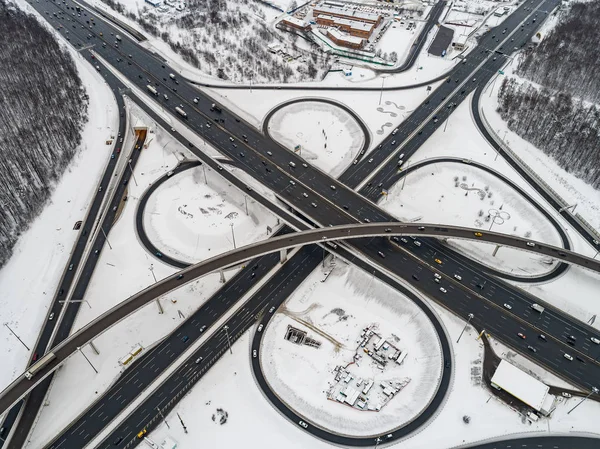 Pemandangan Udara Dari Persimpangan Jalan Bebas Hambatan Salju Tertutup Musim — Stok Foto