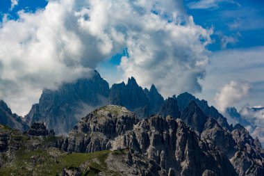 Ulusal Doğa Parkı Tre Cime Dolomites Alplerinde. İtalya 'nın güzel doğası.