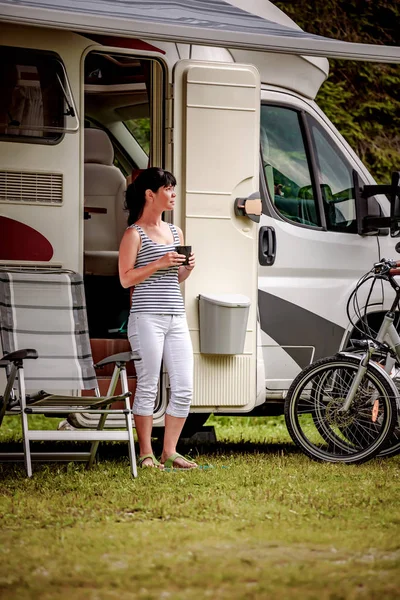 Familienurlaub Reise Urlaubsreise Wohnmobil Caravan Auto Urlaub Schöne Natur Italien — Stockfoto