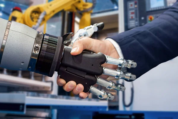 Android robot ile tokalaşırken işadamı el.