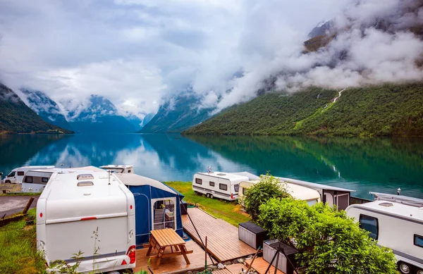 Viaje de vacaciones en familia RV, viaje de vacaciones en autocaravana —  Fotos de Stock