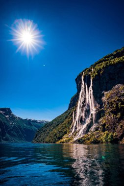 Geiranger fiyort, şelale Seven Sisters. Güzel Doğa Norwa