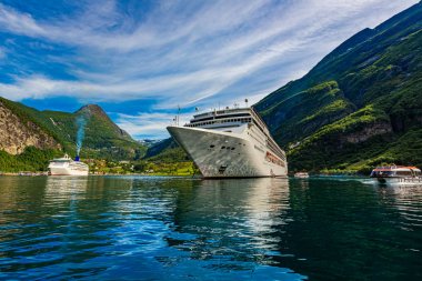 Geiranger fiyordunda seyir gemileri, Norveç