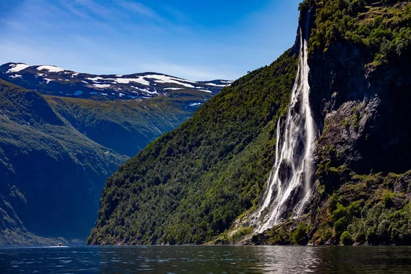 Geiranger fjord, waterval Seven Sisters. Prachtige natuur Norwa — Stockfoto