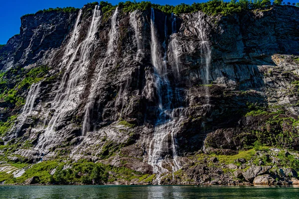 Fiord Geiranger, wodospad Seven Sisters. Piękna natura Norwa — Zdjęcie stockowe