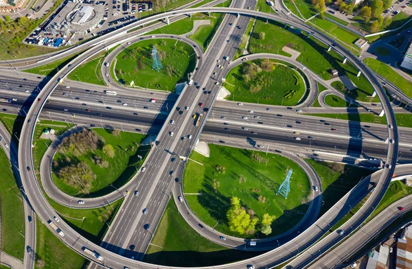 Aerial view of a freeway intersection traffic trails in Moscow. — Stock Photo, Image