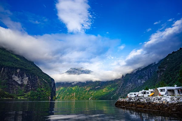 Fiorde Geiranger, Noruega. Viagem de férias em família RV, viagem de férias — Fotografia de Stock