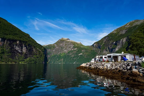 Geiranger Fjord, Norvégia. Családi nyaralás utazás RV, üdülési kirándulás — Stock Fotó