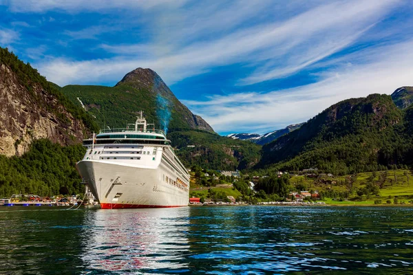 Cruise Liners On Geiranger fjord, Νορβηγία — Φωτογραφία Αρχείου