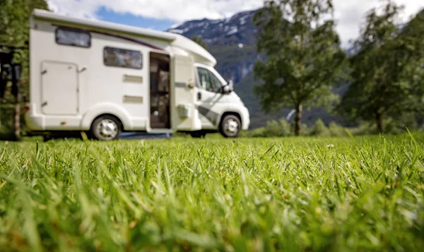 Viaje de vacaciones en familia RV, viaje de vacaciones en autocaravana — Foto de Stock