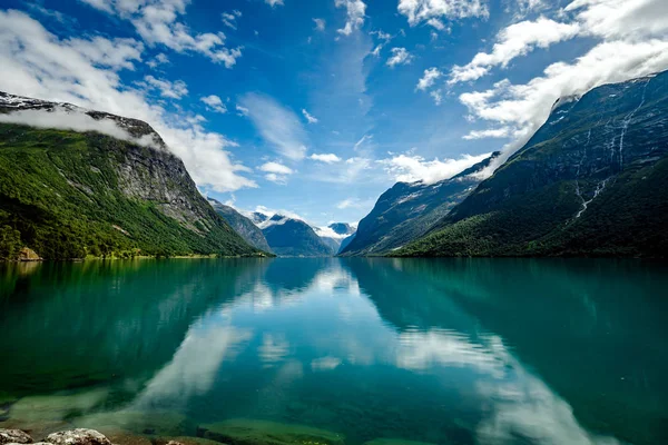 Lovatnet lago bela natureza Noruega . — Fotografia de Stock