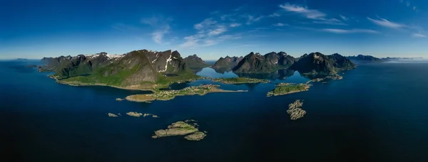 Lofoten es un archipiélago en el condado de Nordland, Noruega. . —  Fotos de Stock