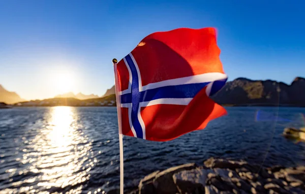 Norvég zászló. Gyönyörű természet Norvégia természeti táj. — Stock Fotó