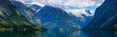 Panorama lovatnet göl Güzel Doğa Norveç.