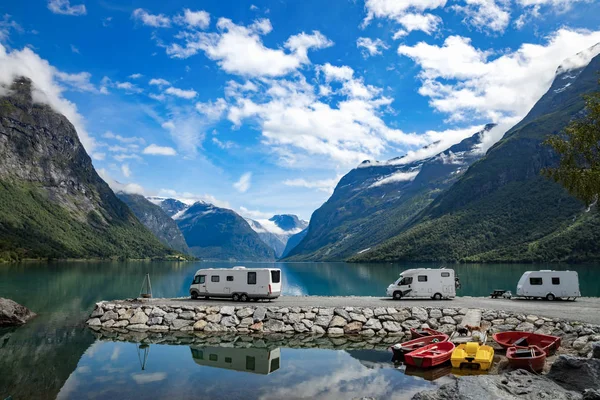 Семейный отдых путешествие RV, праздничная поездка в motorhome — стоковое фото