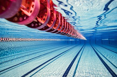 Su arka plan altında Olimpik Yüzme havuzu.