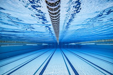 Su arka plan altında Olimpik Yüzme havuzu.