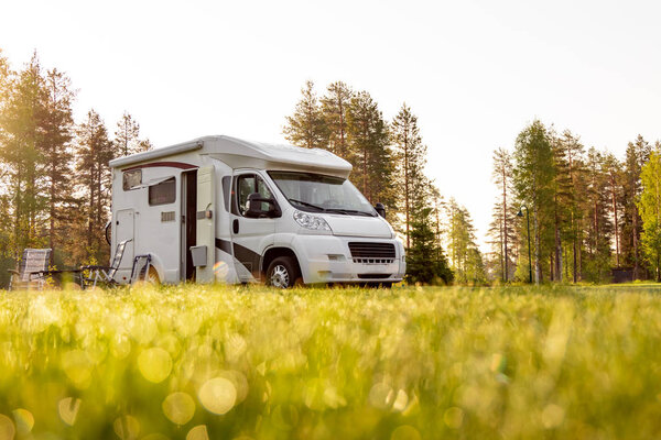 Семейный отдых путешествие RV, праздничная поездка в motorhome
