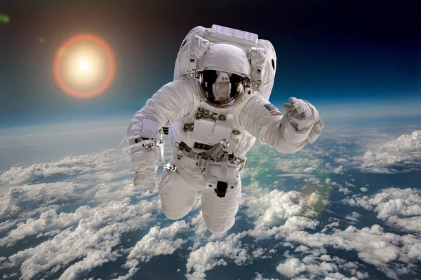 Astronauta en el espacio exterior — Foto de Stock