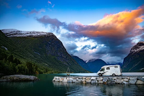 Семейный отдых путешествие RV, праздничная поездка в motorhome — стоковое фото