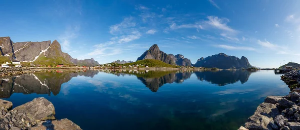 Lofoten is een archipel in de county van Nordland, Noorwegen. — Stockfoto
