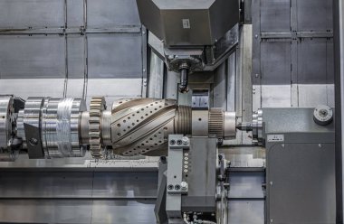 Metal Cnc torna makinesi. Metal kesme modern profesyonel