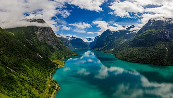 Lovatnet lago bela natureza Noruega . — Fotografia de Stock