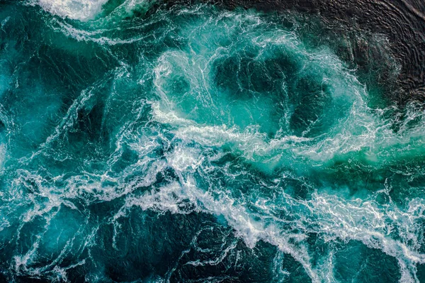 Waves of water of the river and the sea meet each other during h — Stock Photo, Image