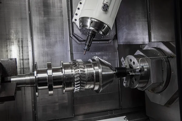 Metallbearbeitende CNC-Fräsmaschine. Schneiden von Metall modern pro — Stockfoto