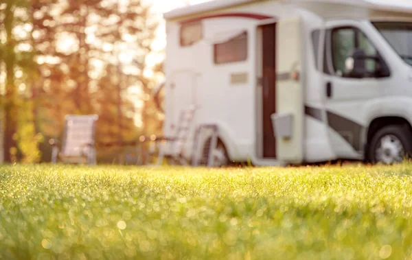 Viaje de vacaciones en familia RV, viaje de vacaciones en autocaravana — Foto de Stock