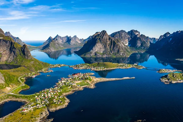 Lofoten es un archipiélago en el condado de Nordland, Noruega. . — Foto de Stock