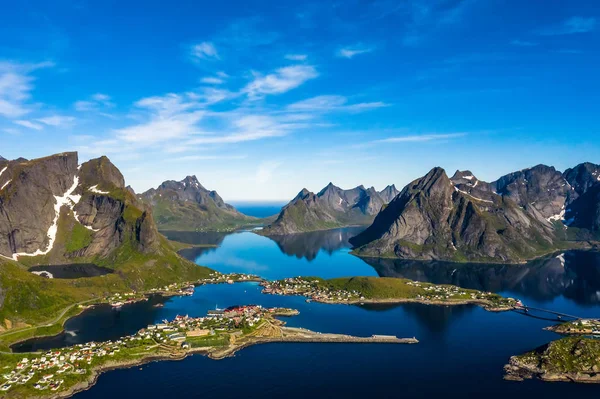 Lofoten is een archipel in de county van Nordland, Noorwegen. — Stockfoto