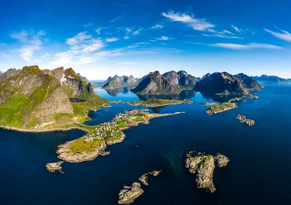 Lofoten es un archipiélago en el condado de Nordland, Noruega. . —  Fotos de Stock