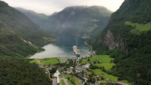 Fiordo di Geiranger, Norvegia. Bella Natura Norvegia paesaggio naturale . — Video Stock