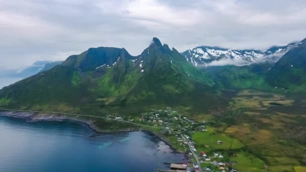 Mefjordvar, île de Senja. Belle nature Norvège paysage naturel mefjord . — Video