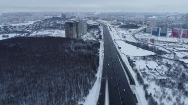 Moskova banliyösü. Kuşların uçuşu manzarası