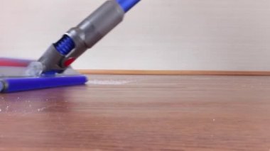 Modern kablosuz elektrik süpürgesi.